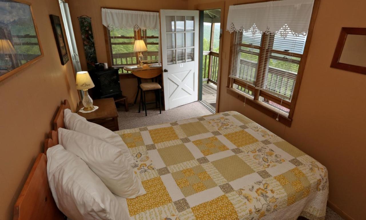 Alpine Inn Little Switzerland Εξωτερικό φωτογραφία