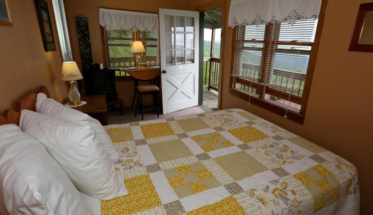 Alpine Inn Little Switzerland Εξωτερικό φωτογραφία