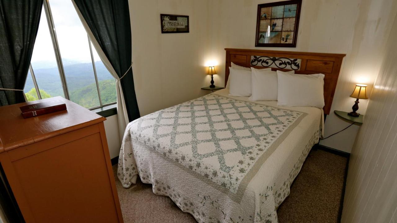 Alpine Inn Little Switzerland Εξωτερικό φωτογραφία